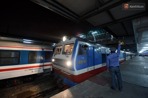 Chuyến tàu Thống Nhất cuối cùng của năm rời ga Hà Nội đã chính thức chuyển bánh lúc 22h20 phút