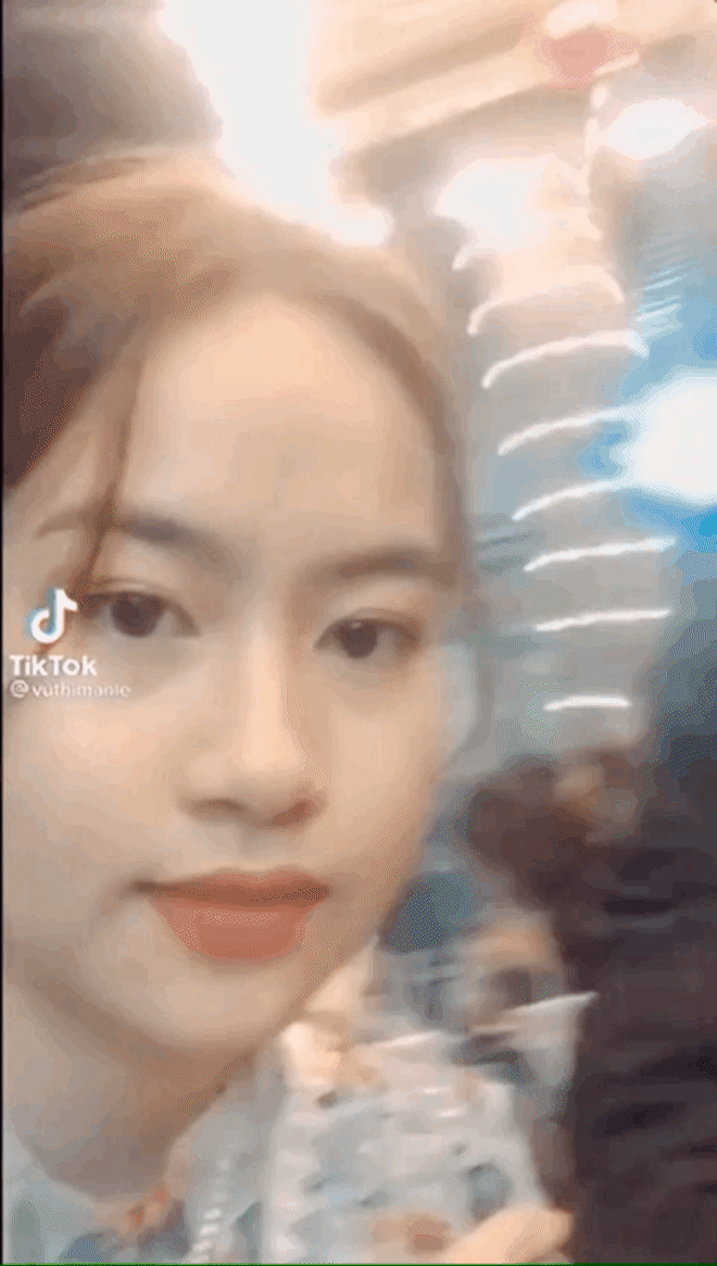 Hình ảnh Mũi trưởng và cô gái