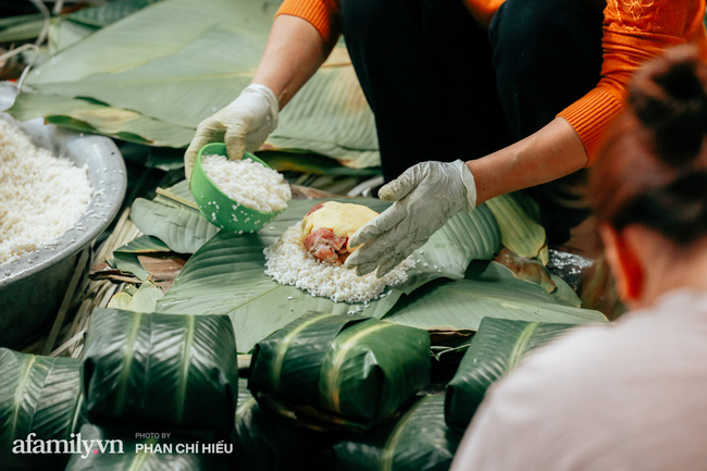 Với những người thợ lâu năm trong nghề làm bánh chưng, chiếc bánh có giá khác nhau là do nguyên liệu và cách nấu khác nhau.