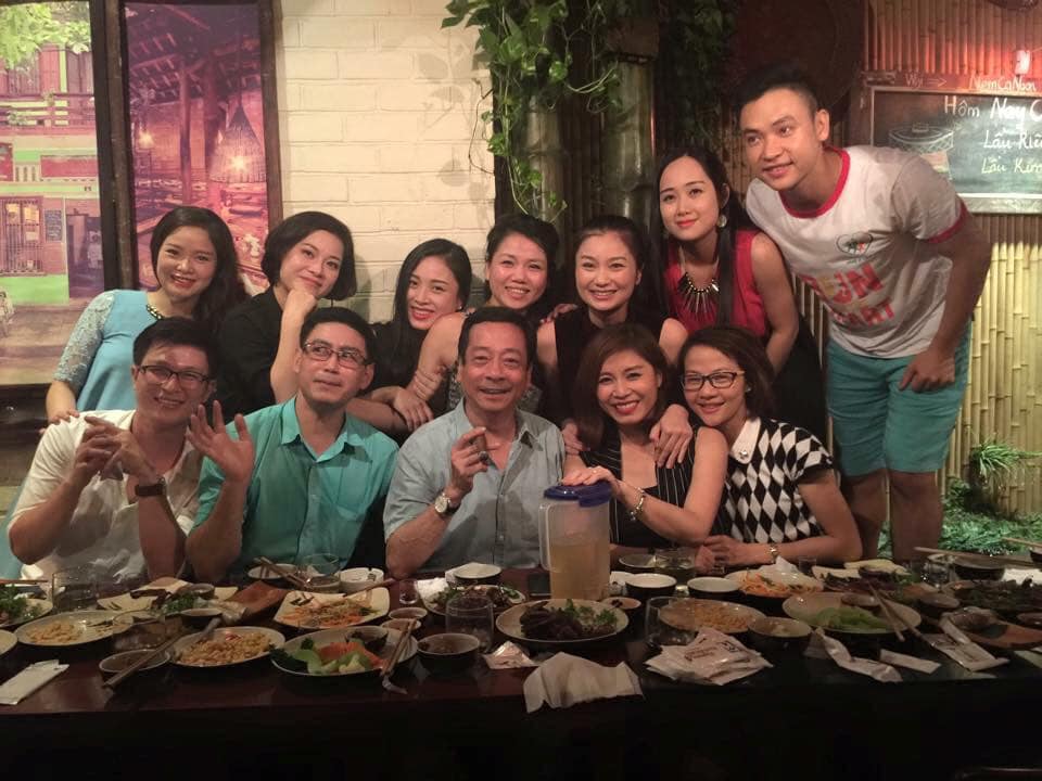 Những buổi họp lớp ấm áp thế này giờ chỉ còn trong ký ức của người ở lại.