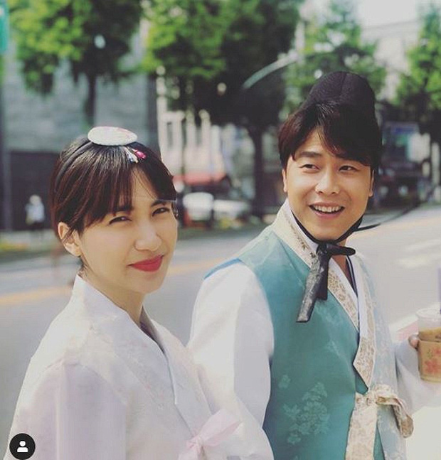 Vào tháng 5/2019, Hòa Minzy và bạn trai cùng nhau đi du lịch Hàn Quốc. Dân tình cho rằng cặp đôi cùng nhau đi chụp ảnh cưới