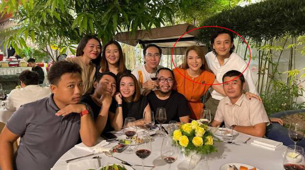 Mai Tài Phến kề cận, khoác vai Mỹ Tâm cực tình tứ trong buổi tụ họp bên hội bạn thân vào tháng 1/2021