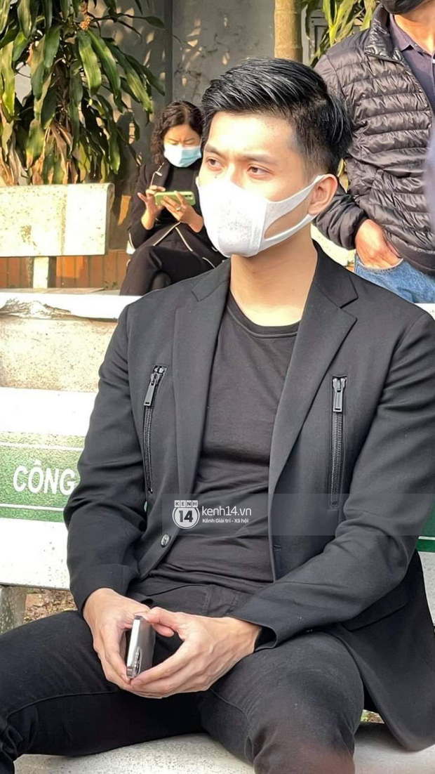 Lâm Bảo Châu ngồi 1 góc, thất thần tại tang lễ NSND Hoàng Dũng