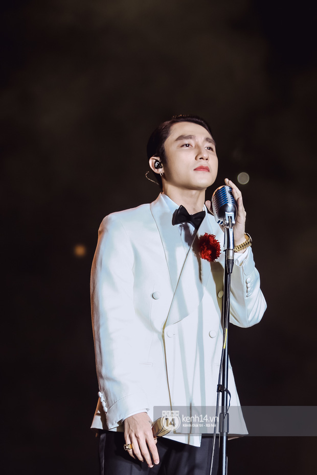 Sơn Tùng đã không còn đeo nó từ rất lâu, trước khi drama 