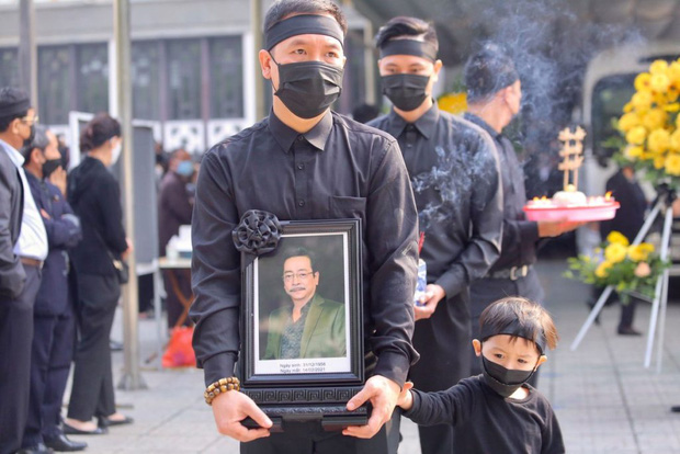 Dù NSND Hoàng Dũng đã trở về với đất mẹ nhưng những đóng góp, cống hiến của ông vẫn còn mãi trong lòng người mến mộ