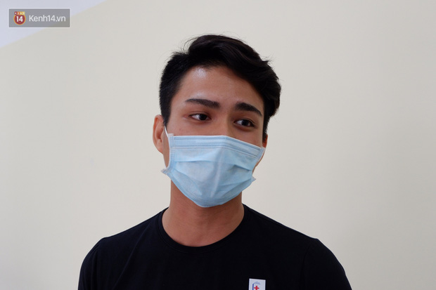 Nam tiếp viên hàng không bay từ TP.HCM ra Hà Nội để đăng ký thử nghiệm lâm sàng vaccine Covivac