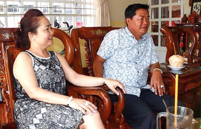 Nữ đại gia Lý Linh và chồng.