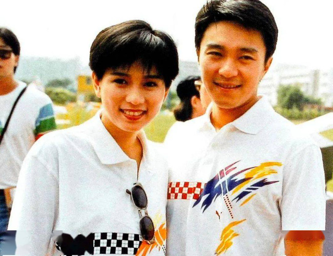 Từng là một cặp đôi đẹp nhưng sau đó Châu Tinh Trì và La Huệ Quyên đã chia tay trong sự nuối tiếc của khán giả.