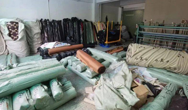 Bên trong xưởng cung ứng nguyên liệu làm túi LV giả