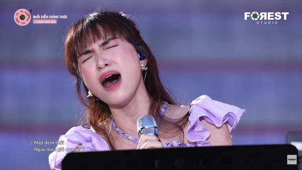 Hòa Minzy tập trung và đặt nhiều nỗ lực trong bài hát