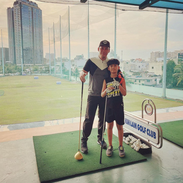 Kỳ Anh được bố cho theo học đánh golf - môn thể thao giới thượng lưu yêu thích