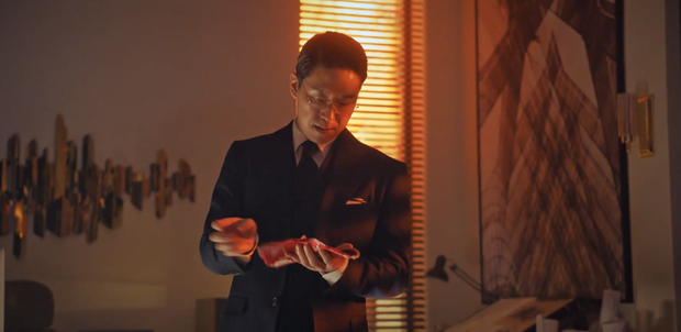 Cô giáo Cheon lại bất cẩn để chứng cứ quan trọng lọt vào tay ông xã!