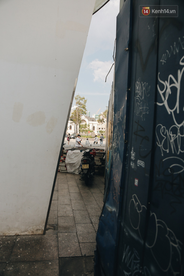 Từ phố đi bộ Nguyễn Huệ muốn đi nhanh qua đường Nam Kỳ Khởi Nghĩa phải chui qua 