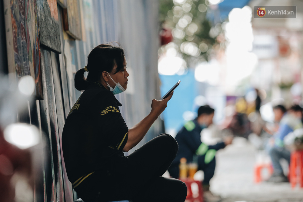 Một buổi chiều vắng khách, người dân tại khu 