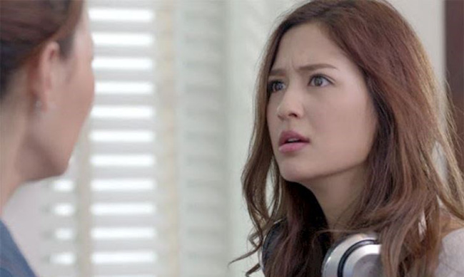 Tôi ngồi sụp xuống ghế, tự nhiên nước mắt cứ chảy ra, hình ảnh lá đơn ly hôn lại lảng vảng trong đầu. (Ảnh minh họa)