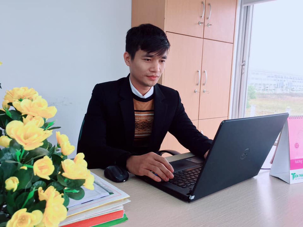 Hiện Lệ Rơi là nhân viên của một công ty ở Hải Dương