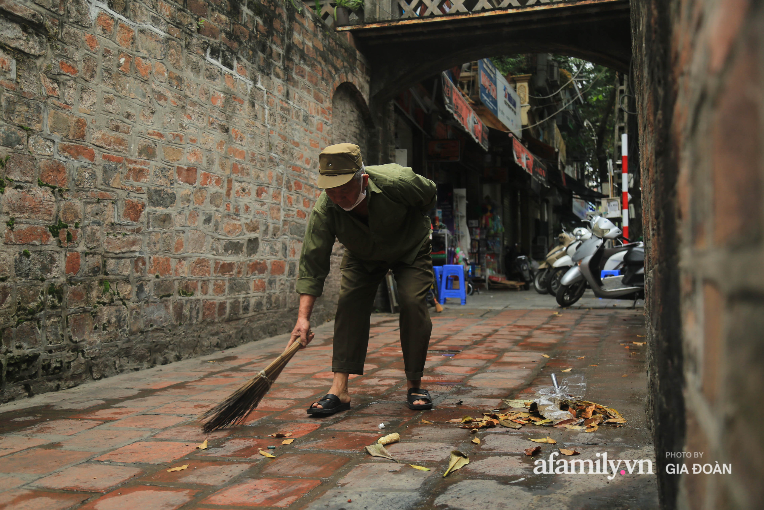 Ông Nhân cho biết khi nào sức khỏe còn cho phép ông vẫn sẽ ở lại trôm nom, chăm sóc cho di tích này.