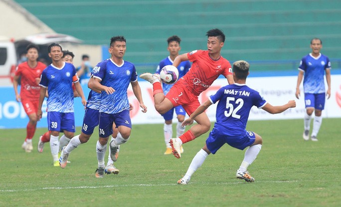 Khánh Hòa (áo xanh) được xem là ứng cử viên vô địch Giải Hạng nhất mùa này