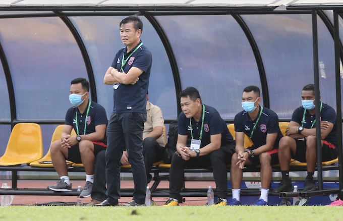 Sự thất vọng của HLV Phan Thanh Hùng và ban huấn luyện B.Bình Dương. Ảnh: Quốc An