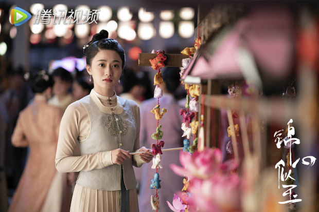 Hổ Phách là người bảo vệ căn phòng chứa bức tranh thêu