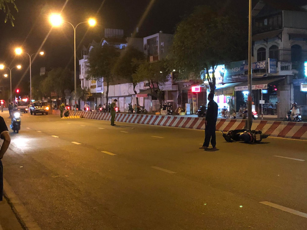 Xe máy văng xa cách nạn nhân khoảng 50m