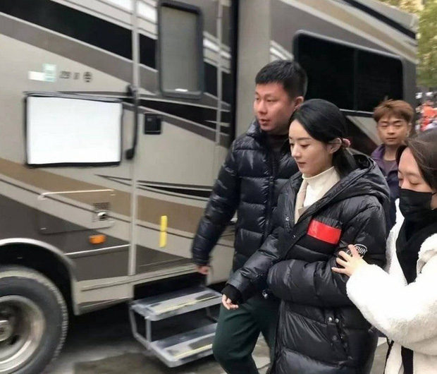 Nghỉ ngơi chưa được bao lâu sau dự án phim cũ, mỹ nhân họ Triệu đã tất bật đi quay phim mới