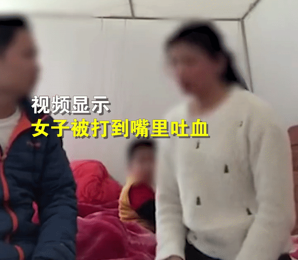 Người vợ nôn ra máu sau khi bị chồng tát. 