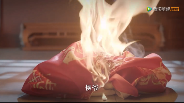 Khi quay trở lại thì bức tranh thêu đã bị kẻ xấu đốt cháy