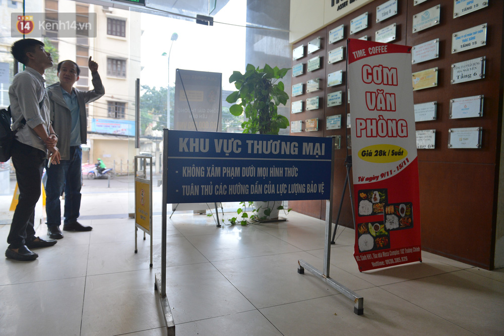 Theo ông Nguyễn Duy Dũng (46 tuổi, trú ở Phương Mai, Đống Đa, Hà Nội; Tổ phó tổ dân phố số 18) cho biết, trước khi xảy ra sự việc, cư dân đã nhiều lần kiến nghị đến chủ đầu tư về vấn đề an toàn trong tòa nhà nhưng đều bị phớt lờ. Sau khi xảy ra vụ việc, Chủ đầu tư mới đặt biển để cảnh báo. 