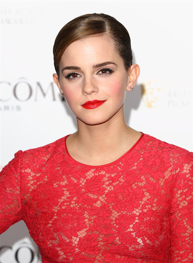 Emma dần dần lột xác và trở nên quyến rũ sắc sảo hơn