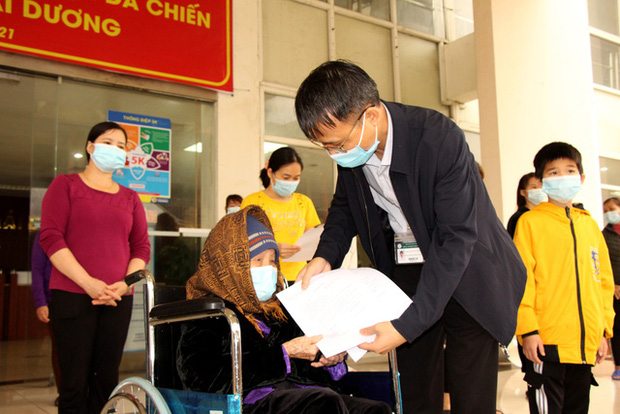 Cụ bà T.T.B (93 tuổi) được công bố điều trị khỏi COVID-19