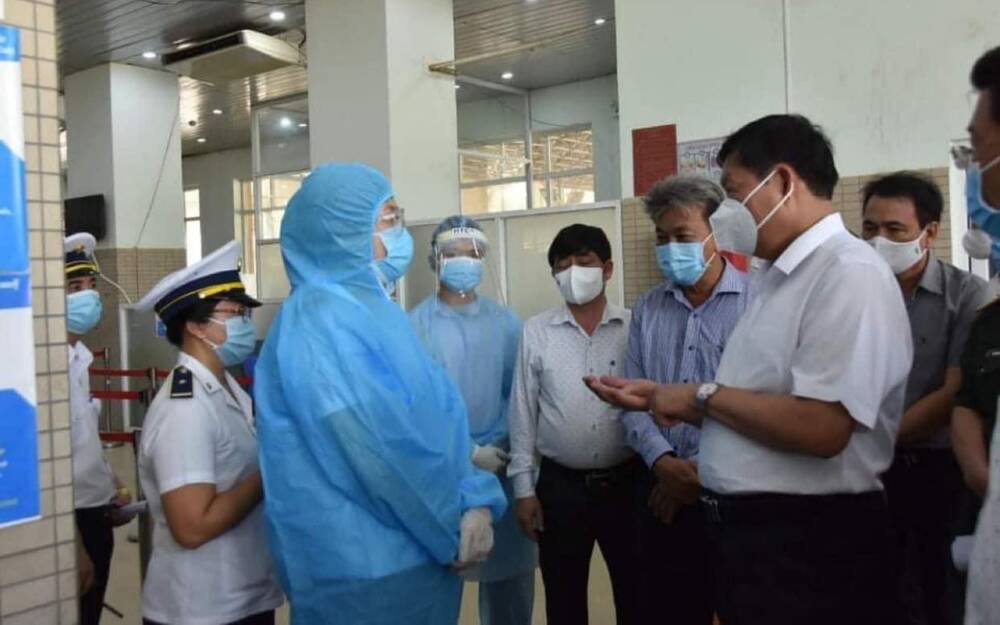 Thứ trưởng Đỗ Xuân Tuyên cùng đoàn tiến hành kiểm tra công tác phòng, chống dịch Covid-19 tại cửa khẩu Mộc Bài.