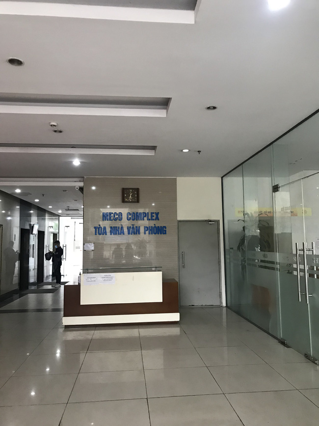 2 nạn nhân rơi xuống tầng 1