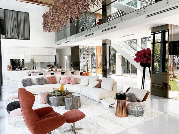 Khu vực để BST đồng hồ hơn 15 tỷ đồng được để giữa nhà Ngọc Trinh