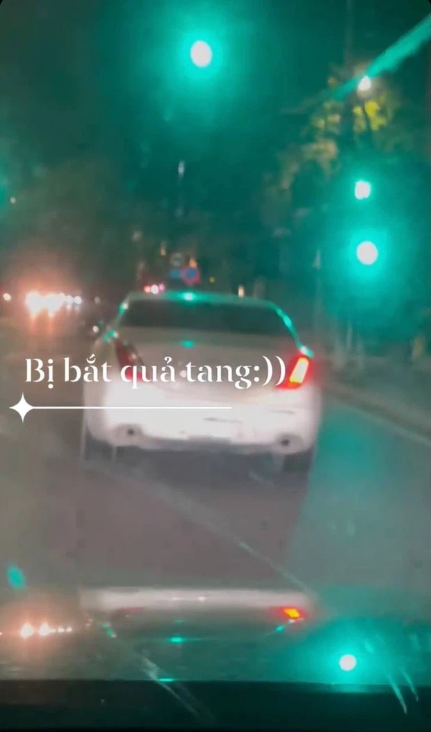 Quế Vân công khai clip bám đuôi một chiếc xe taxi kèm chú thích 