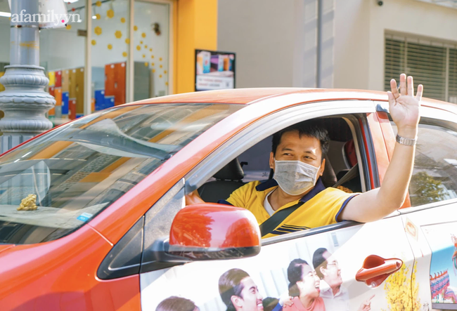 Trước đó, Cảng Hàng không quốc tế Tân Sơn Nhất cho biết từ ngày 14/11 làn A ga quốc nội chỉ dành cho phương tiện đưa khách đi máy bay.