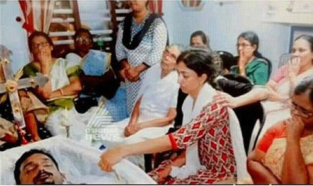 Người thân ở quê nhà khóc than khi biết tin Sam chết vì lên cơn đau tim