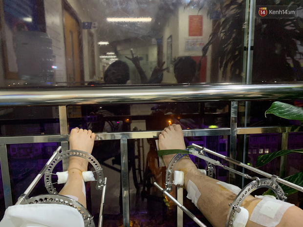 Tâm chụp ảnh kỷ niệm trong những ngày còn ở trong viện