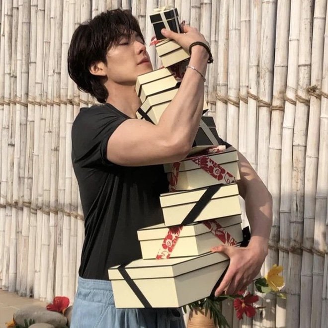 Kim Woo Bin đã khỏe lại và lấy lại được body lực lưỡng