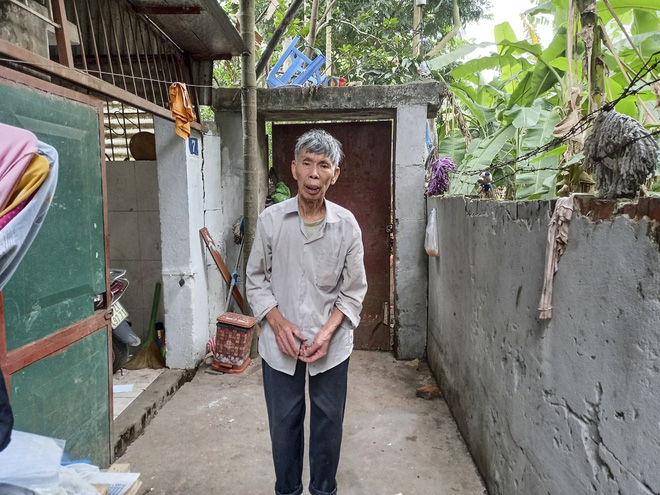 Chiều 5/4, dưới sự chỉ dẫn của người dân, PV đã tìm về khu vực chị Vũ Thúy H. (SN 1978, trú tại phường Phúc Diễn, quận Bắc Từ Liêm, TP Hà Nội - nhân viên Công ty CP môi trường và dịch vụ đô thị Vĩnh Yên) sinh sống để tìm hiểu. Dẫn PV tới căn nhà chị H. ở, ông Vũ Văn Sáu (76 tuổi, bố chị H. - PV) ngậm ngùi nói cái chết của con gái khiến gia đình vô cùng bất ngờ, đau đớn.