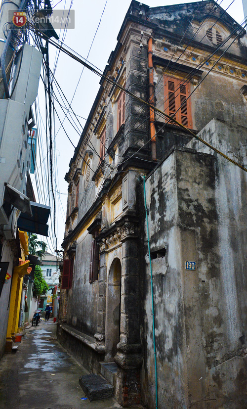 Theo các bậc cao niên trong làng Cự Đà, căn biệt thự Pháp cổ số 191 được đánh giá đẹp và sang trọng nhất nhì trong làng