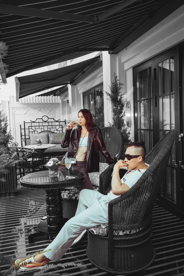 Ngay lúc này, Ngọc Trinh đang có mặt tại Hà Nội để kỷ niệm 17 năm tình bạn với Vũ Khắc Tiệp