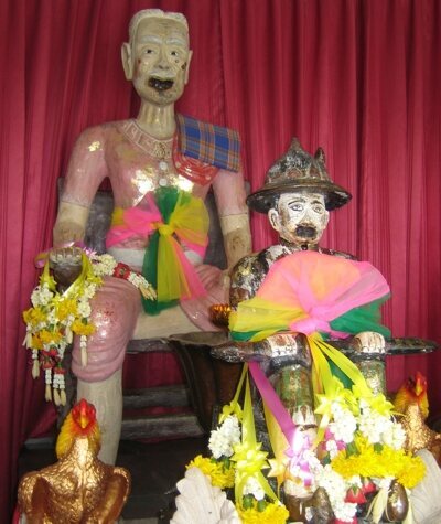 Tượng Khun Phaen trong đền Khun Krai ở Kanchanaburi.