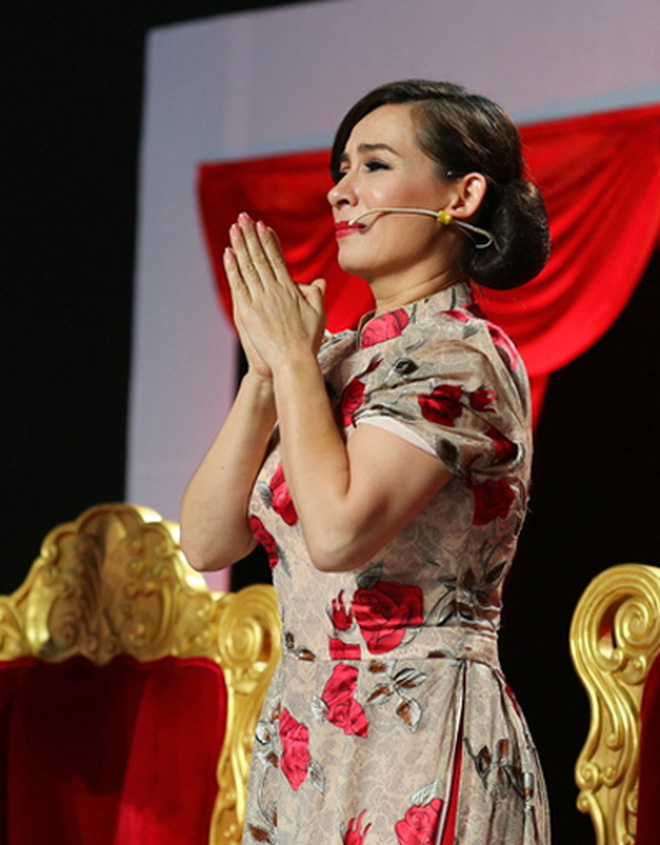 Vào năm 2018, tại sự kiện Phi Nhung đang biểu diễn có xảy ra vụ mất 1 cây vàng tuy nhiên sự việc đã được giải quyết Ảnh: Sưu tầm, Chụp màn hình