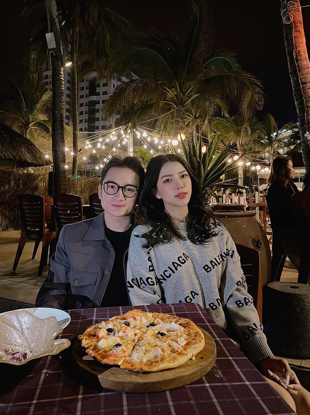 Vào năm 2018, Phan Mạnh Quỳnh đã cầu hôn Khánh Vy trong chuyến du lịch biển. Cả hai dự định làm đám cưới vào năm 2019 nhưng do dịch nên hoãn lại đến ngày 16-17/4 tới