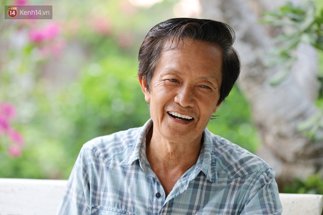 Nụ cười hạnh phúc của chú Năm khi hoàn thành được căn nhà du thuyền