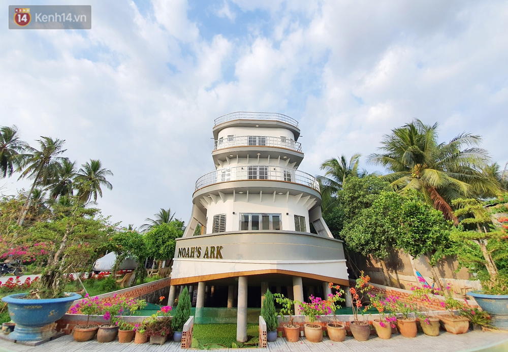 Toàn cảnh nhà du thuyền 5 tỷ của chú Năm Cao ở miền Tây