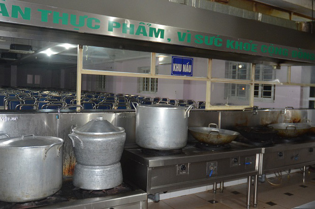 Trường Tiểu học và Trung học cơ sở Pascal bố trí bếp ăn theo quy trình một chiều đảm bảo quy định (Ảnh: Sở Y tế Hà Nội)