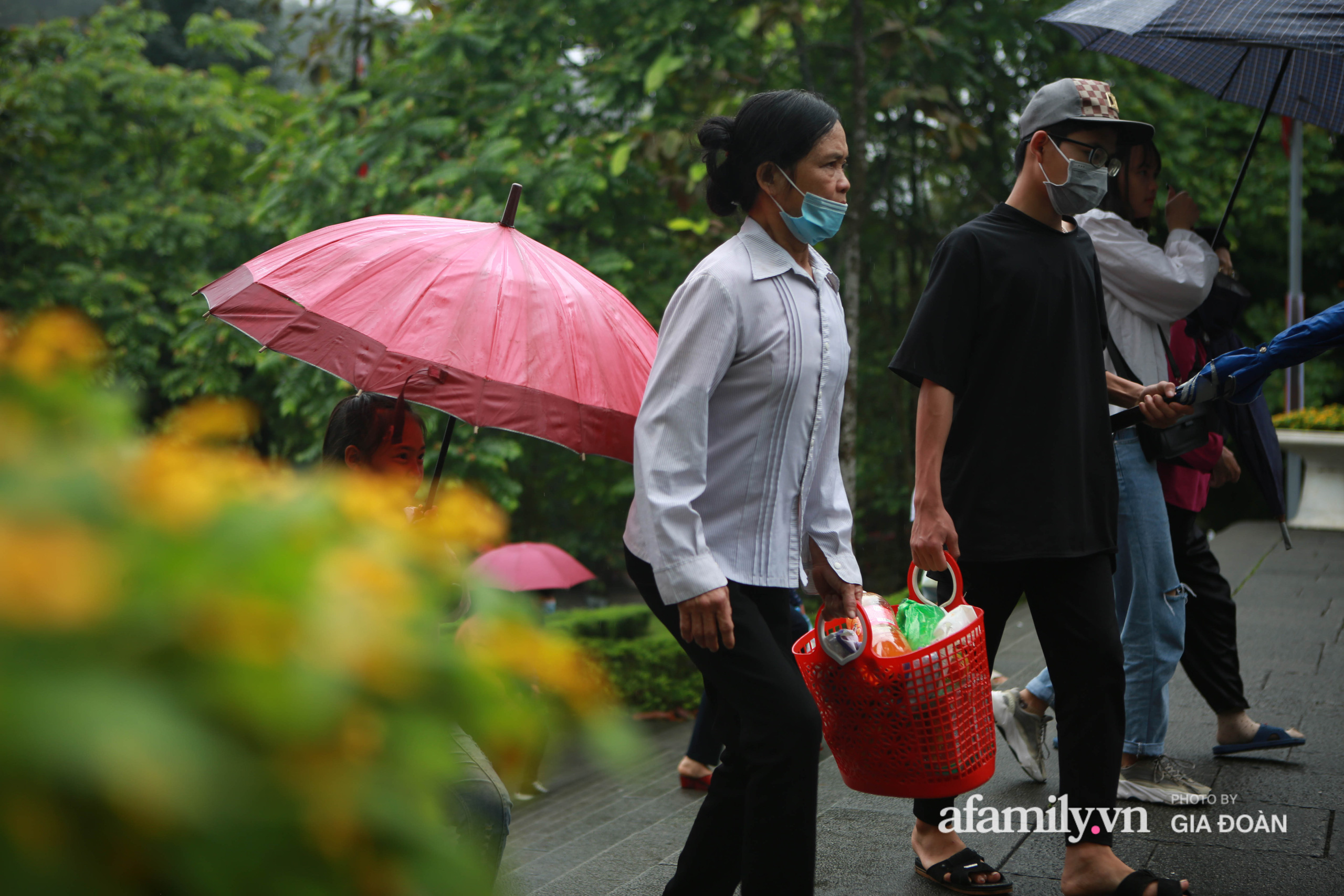 Theo BTC, từ 1/3 Âm lịch đến nay, mỗi ngày đền Hùng tiếp đón khoảng 3.000 du khách thập phương đến dân hương.