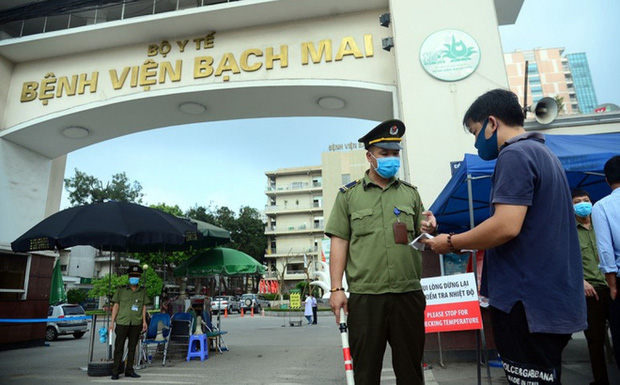 Cổng BV Bạch Mai